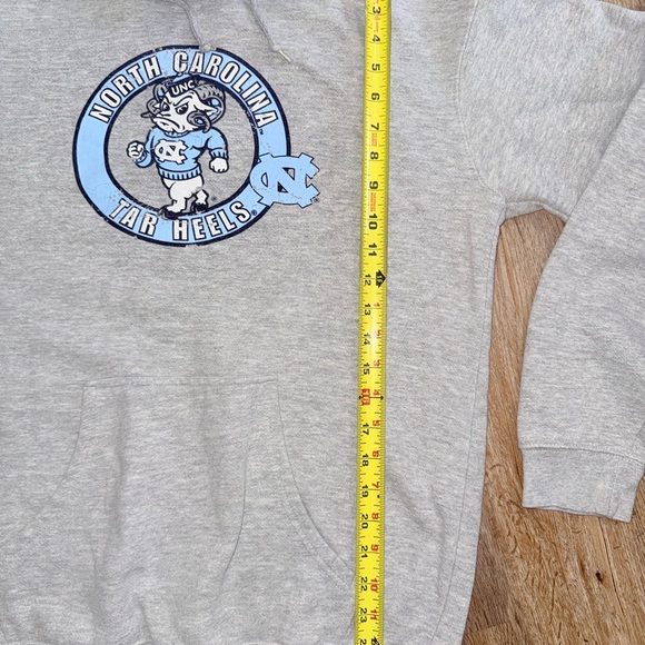 NCAA • Carolina Tar Heels Hoodie - Picture 5 of 7